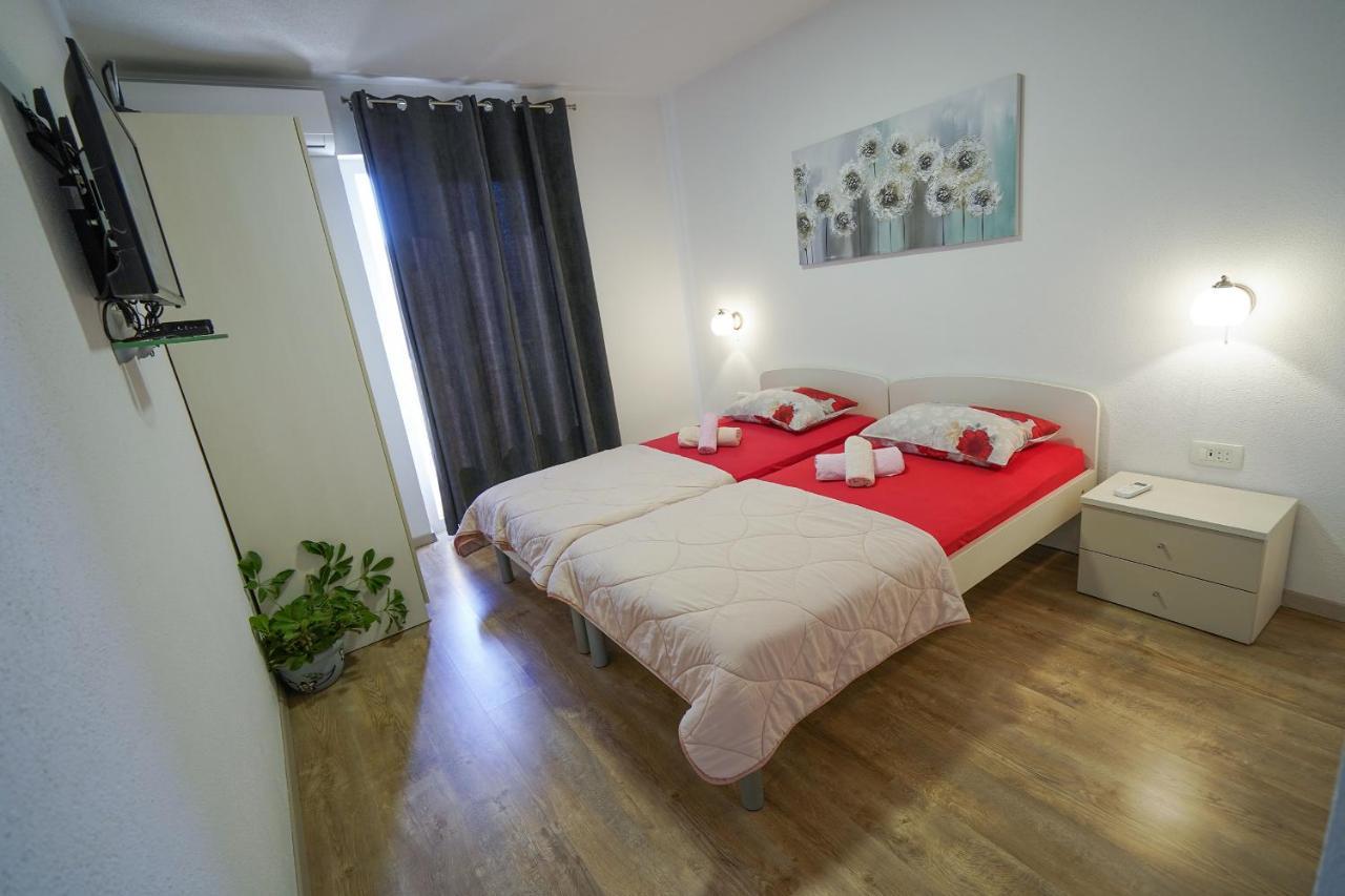 דירות ספליט Studio Apartman M&F מראה חיצוני תמונה