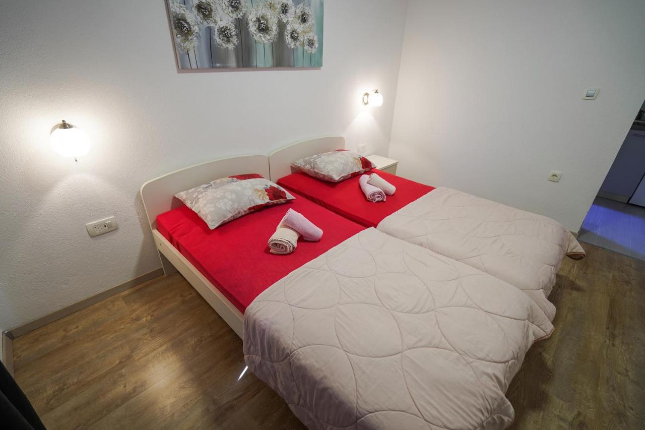 דירות ספליט Studio Apartman M&F מראה חיצוני תמונה